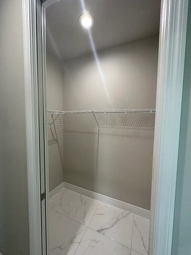 Foto del edificio - 1405 Poinsettia Ave