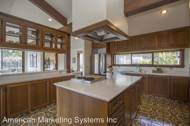 Building Photo - 9 Mira Flores Ln