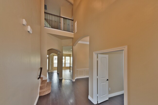 Foto del edificio - Spacious Luxury home in Deer Creek Schools!