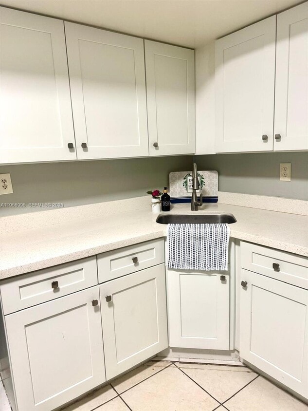 Building Photo - 5440 SW 38th Ct