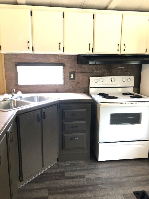 Building Photo - 456 Cedar Shores