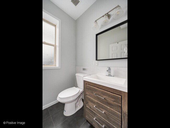 Foto del edificio - 5134 N Oakley Ave