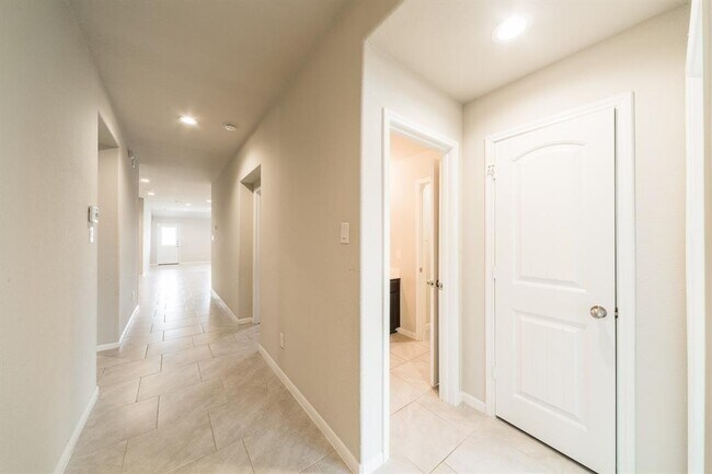 Foto del edificio - 3430 McDonough Way