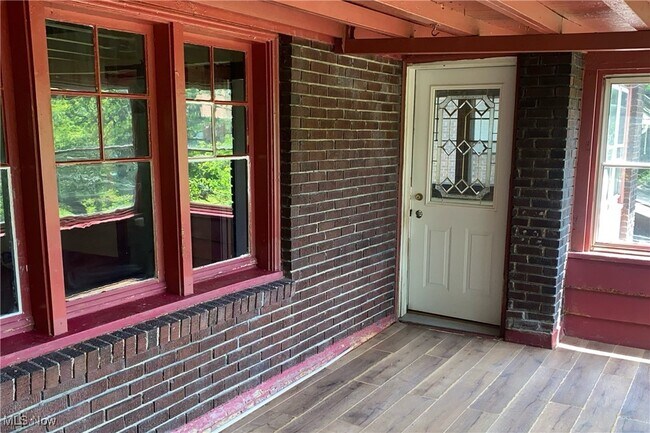 Foto del edificio - 280 Fairgreen Ave