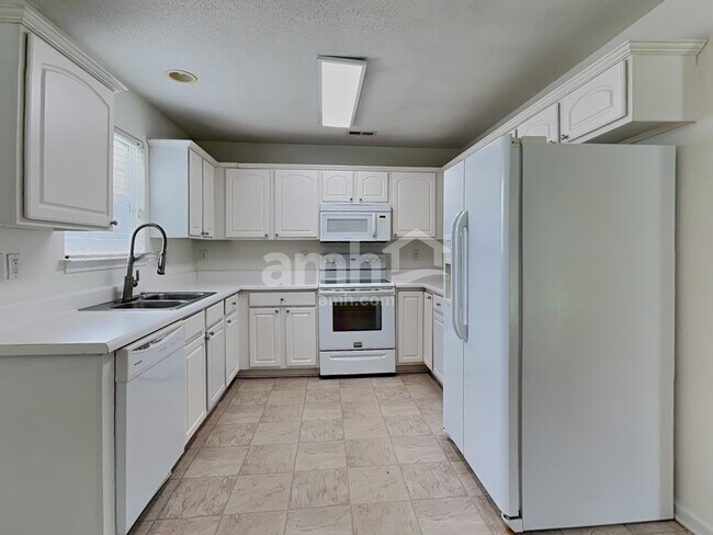 Foto del edificio - 120 Birch Hill Ct