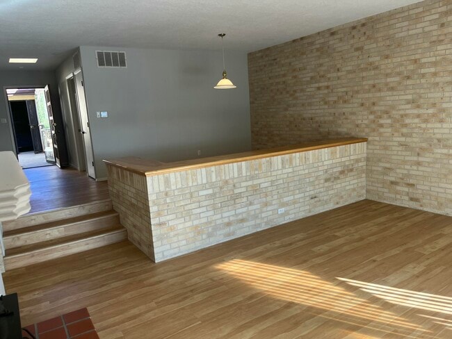 Building Photo - 4449 Walden Ln NE