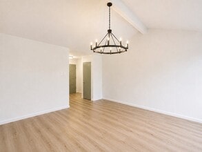 Building Photo - 9511 Bollingbrook Dr