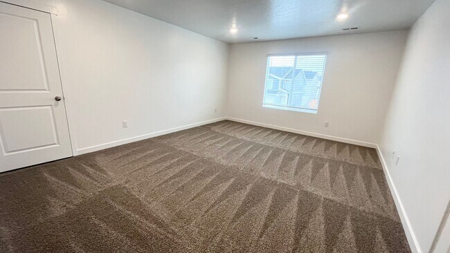 Foto del edificio - 3 Bedroom/2.5 Bathroom Townhouse in Magna