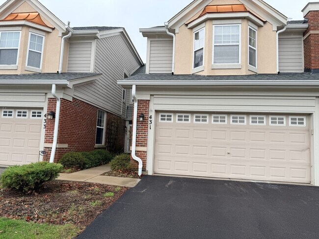 Foto del edificio - 431 Pine Lake Cir