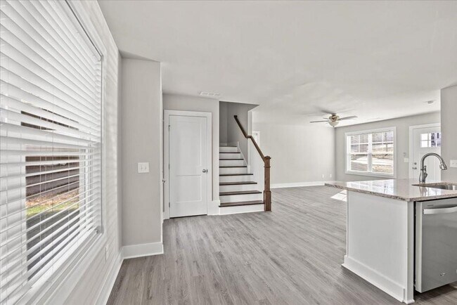 Building Photo - 3545 Catalina Dr