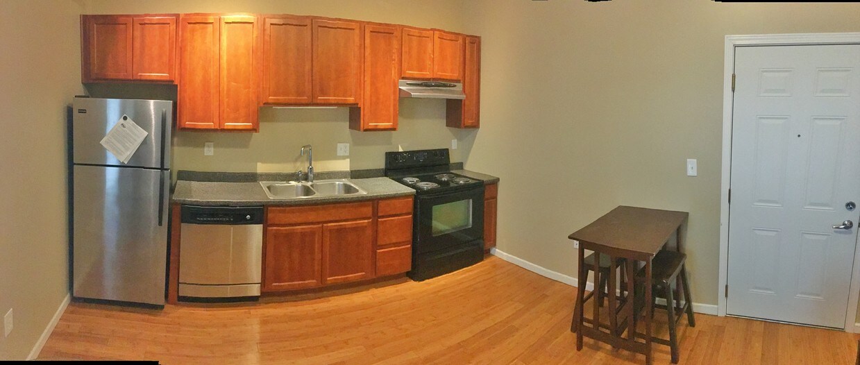 Cocina de estilo UN - 315 E University Ave