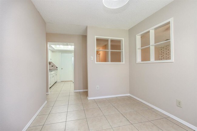 Building Photo - 5403 Sherrylee Ln