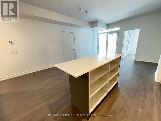 Photo du bâtiment - 150 Logan Ave