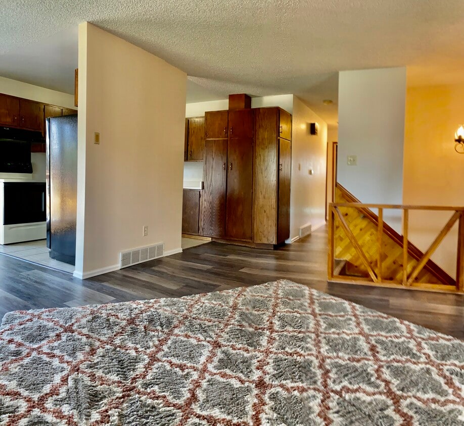 Primary Photo - 423 New Bedford Dr