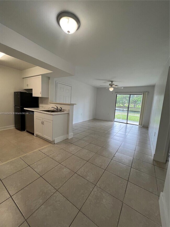 Foto del edificio - 10361 SW 150th Ct