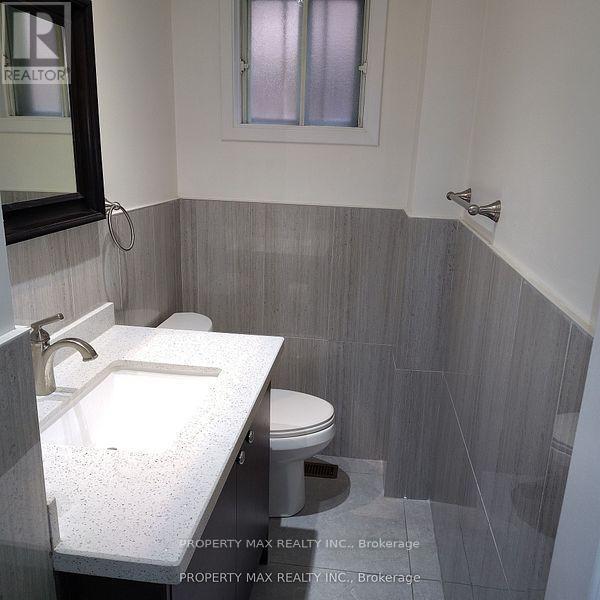 Photo du bâtiment - 246 Simmons Blvd