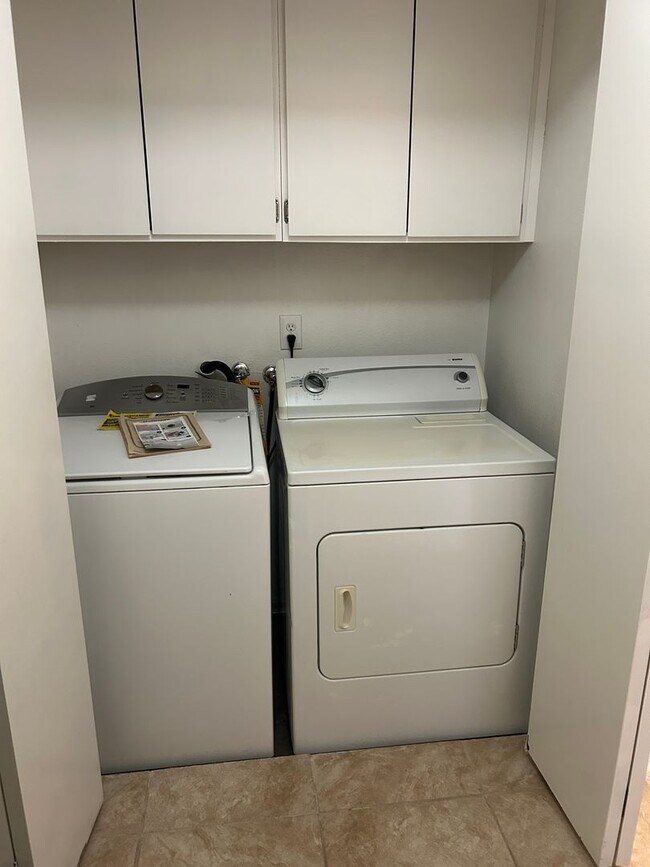 Foto del edificio - Great 3 bedroom 2 bath in Visalia ready fo...