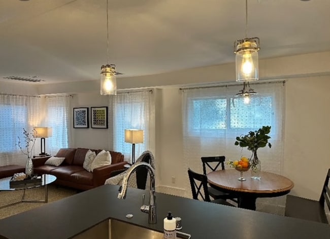 Building Photo - Bernal Heights: Fully Renovated Bi-Level F...