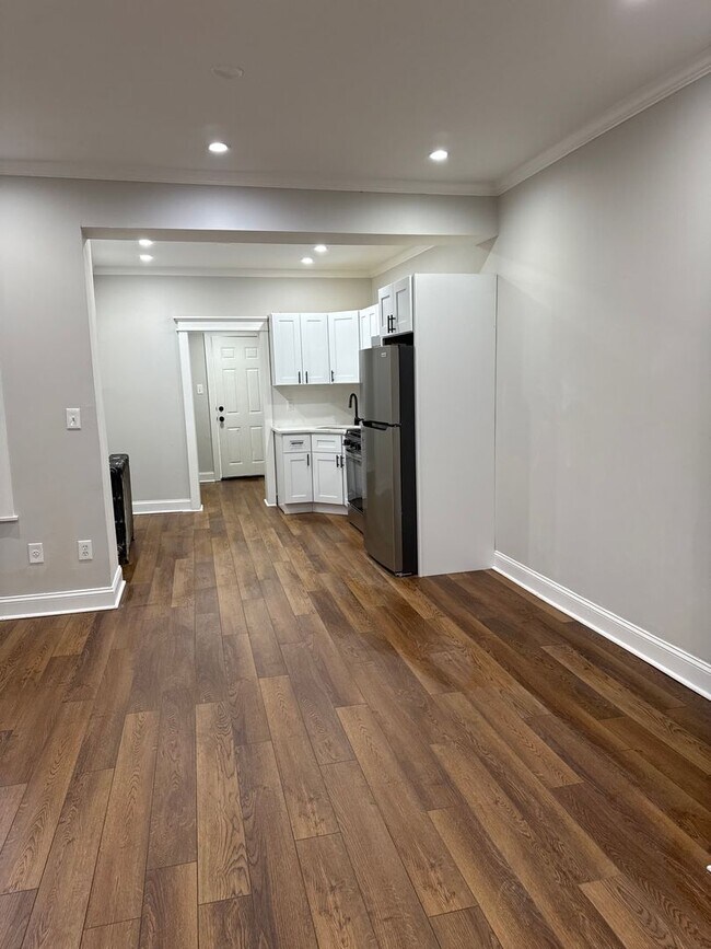 Foto del edificio - Beautiful Newly Renovated 3 Bedroom Home Now Available in East Falls!!!