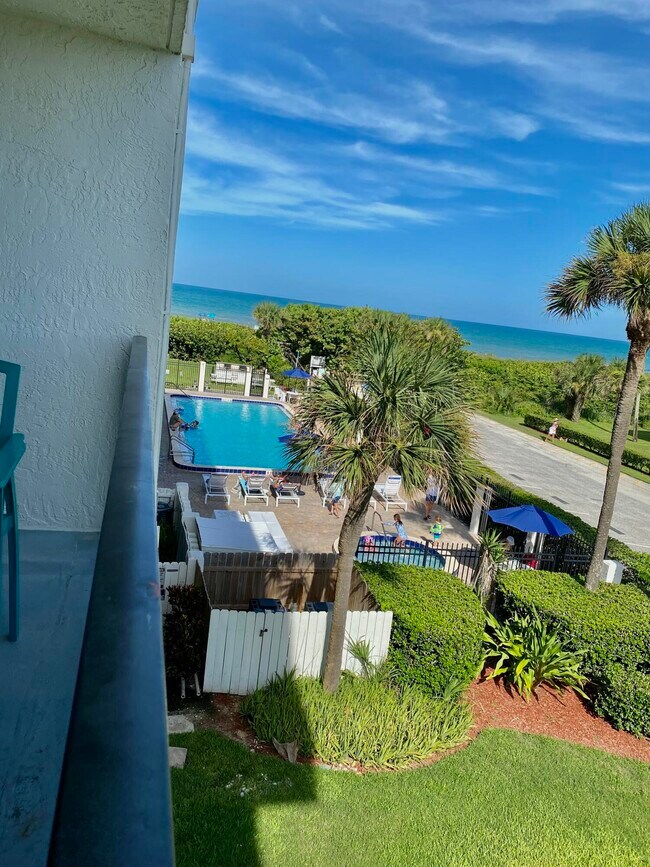 Foto del edificio - 7400 Ridgewood Ave