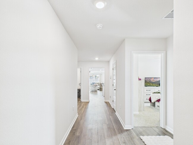 Foto del edificio - 8775 Clearbrook Dr