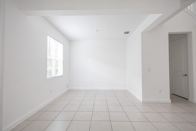 Foto del edificio - 9006 Zevon Ct