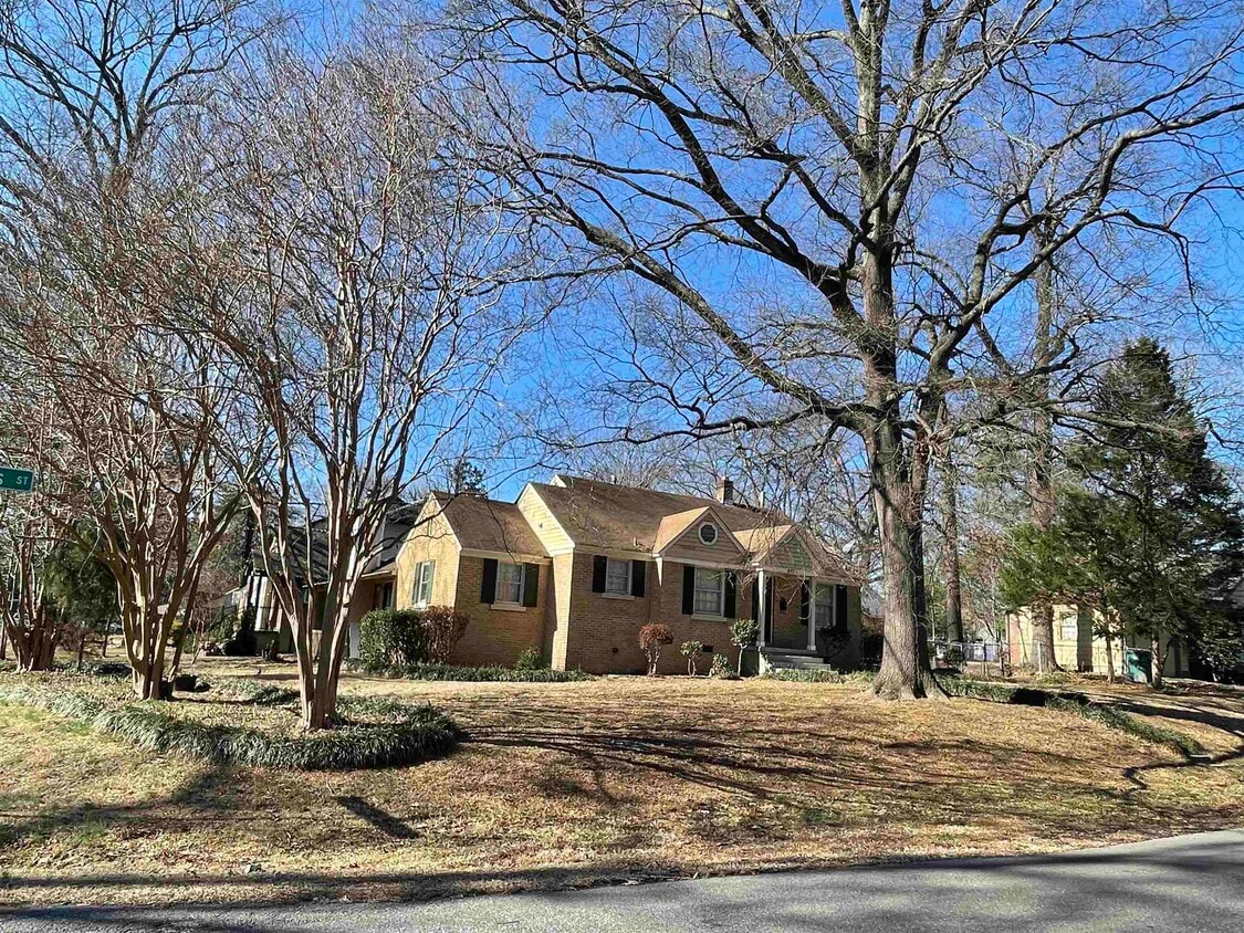 Primary Photo - 885 Echles St