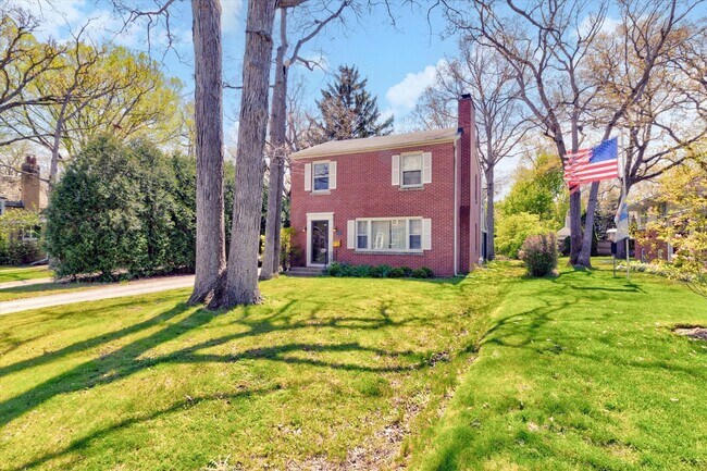 Foto del edificio - 745 Greenview Pl
