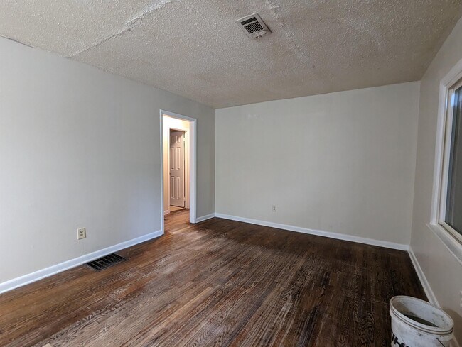 Building Photo - 2803 Marco Dr NW