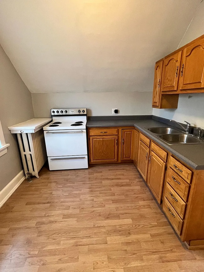 Building Photo - 4813 W 5th St