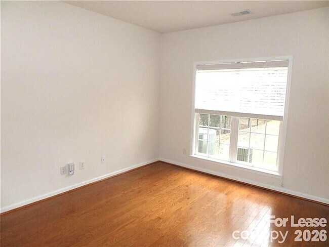 Foto del edificio - 9525 Oswald Ln