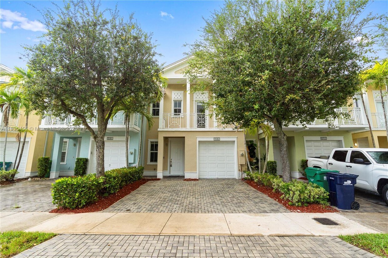 Foto principal - 10761 SW 7th St