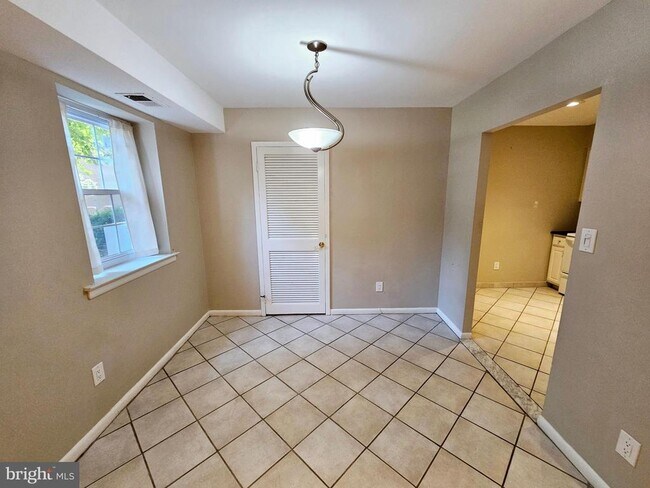 Building Photo - 4000 Gypsy Ln