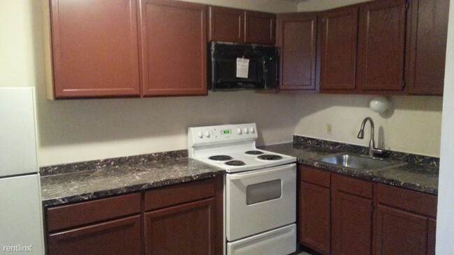 Building Photo - 2550 S Big Bend Blvd