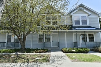 Building Photo - 1115 W Swallow Rd