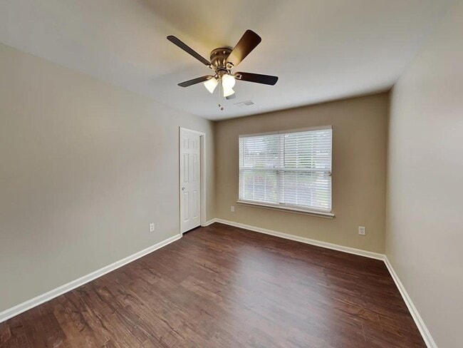 Building Photo - 2146 Clear Brook Dr