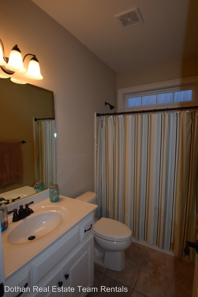 Building Photo - 207 Chloe Ct