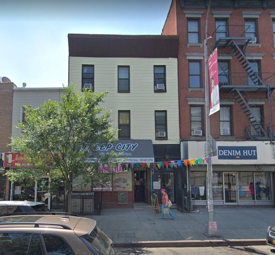 Primary Photo - 265 Graham Ave