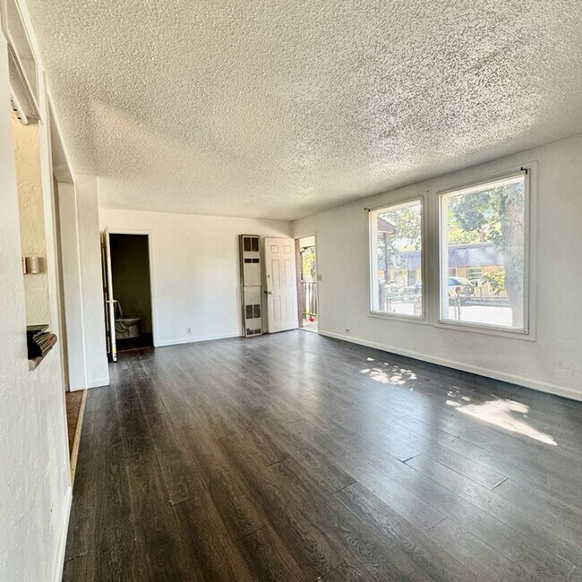 Foto del edificio - 1515-1519 E Elm Ave
