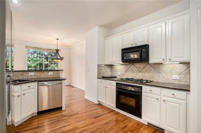 Foto del edificio - 1641 Emory Pl Dr NE