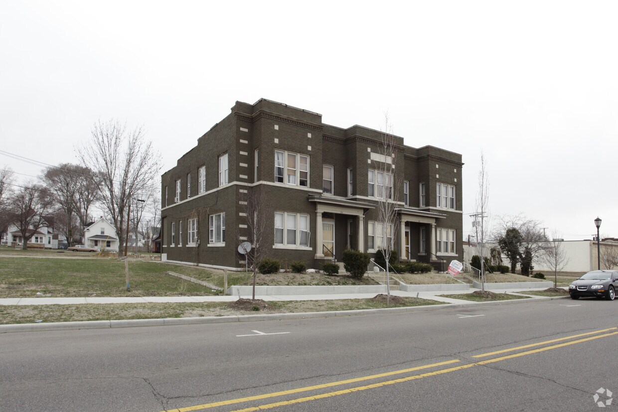 Primary Photo - 126-130 W Mishawaka Ave