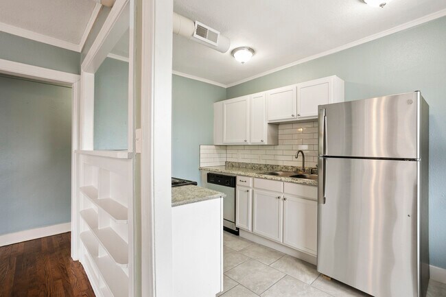 Foto del edificio - 722 W 37th St