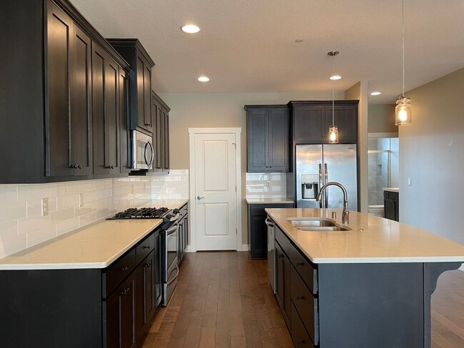Building Photo - LUXURY 4 Bed Camas Townhome! Gated Communi...