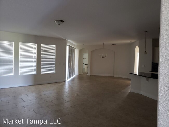 Building Photo - 4 br, 3 bath House - 428 Palastro Ave