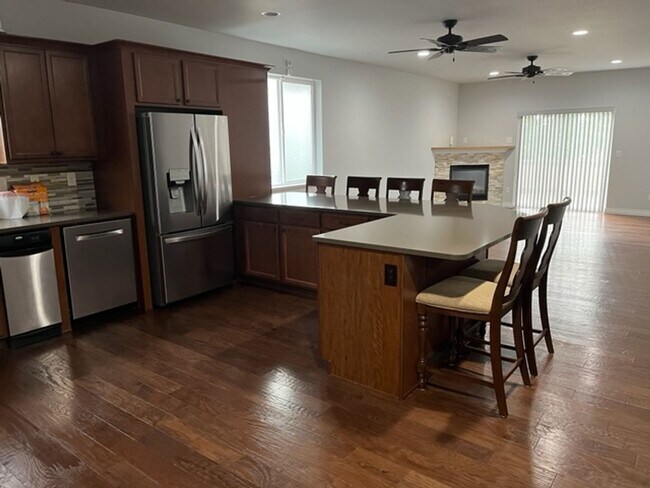 Building Photo - 2 Bedroom 2 bath with office home in cul-d...