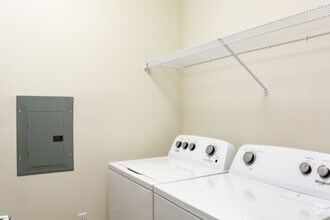 Statesman Apartments photo'