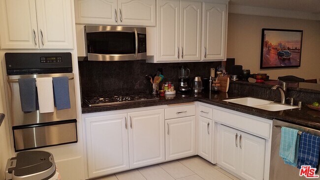 Building Photo - 4731 La Villa Marina Ln