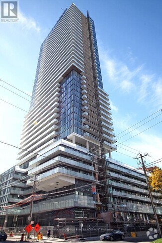 Building Photo - 161-161 Roehampton Ave