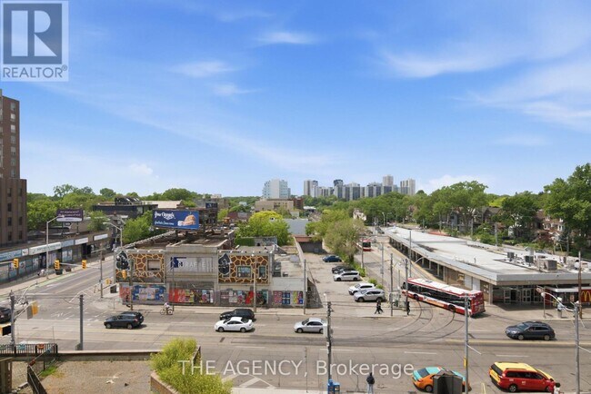 Building Photo - 2350 Dundas St W