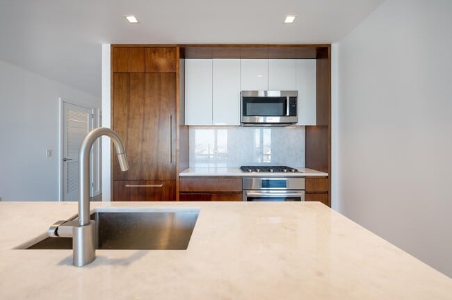 Foto del edificio - 75 Park Ln S